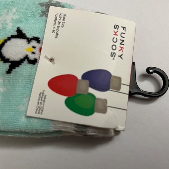 NWT Winter-themed Funky Socks with a Penguin and Snowflake Design - Picture 5 of 5